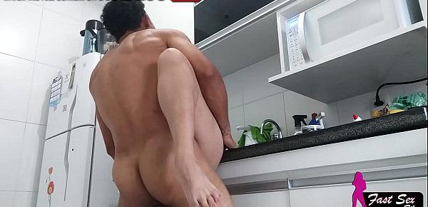  PEGUEI A RUIVA LAVANDO LOUÇA E ACABEI COMENDO O RABO DELA NA BANCADA DA COZINHA- MARY REDQUEEN